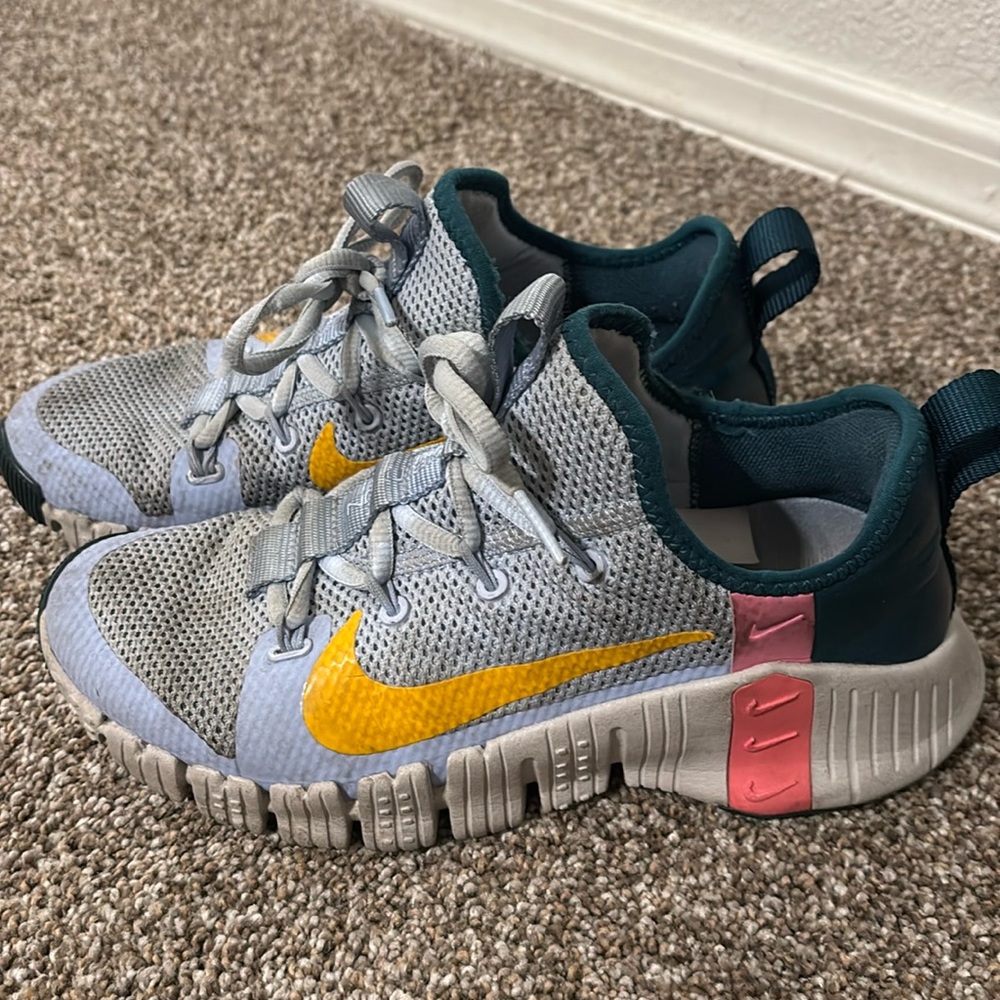 NIKE METCONS